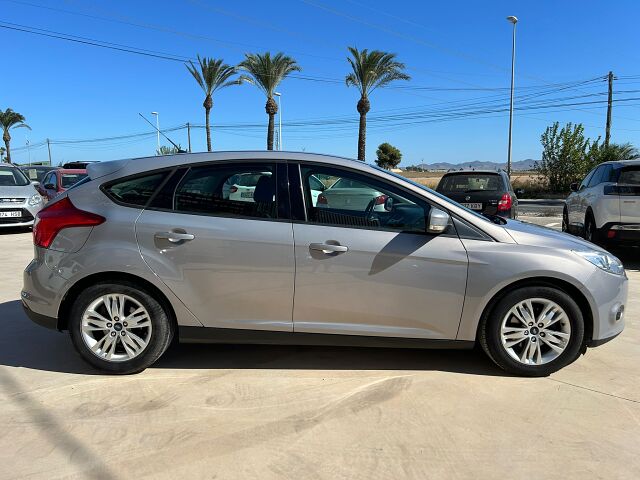 FORD FOCUS TREND 1.6 TI-VCT AUTO SPANISH LHD IN SPAIN 56000 MILES SUPER 2014